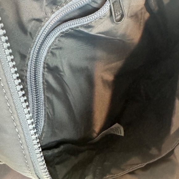 Ori London WILLESDEN B STORMY Recycled Nylon Sling Crossbody Bag - Picture 6 of 8